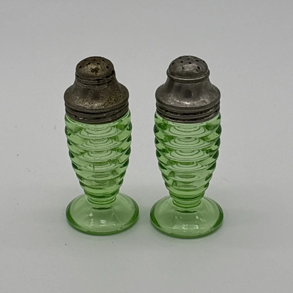 Vintage 1930s Uranium Green Depression Glass Beehive Salt Pepper Shaker Set